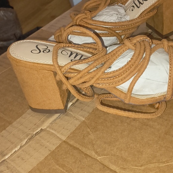 Laced up sandals - Picture 2 of 5